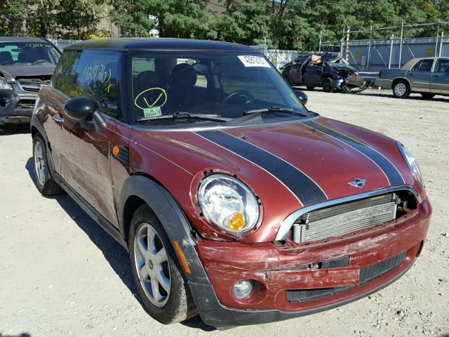 WMWMF33539TT69811 - 2009 MINI COOPER RED photo 1