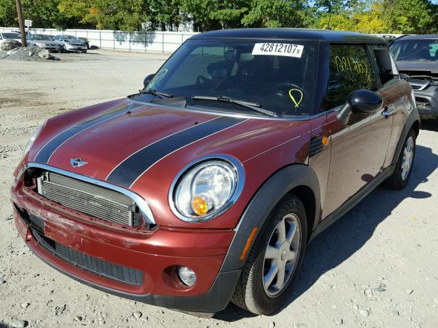 WMWMF33539TT69811 - 2009 MINI COOPER RED photo 2