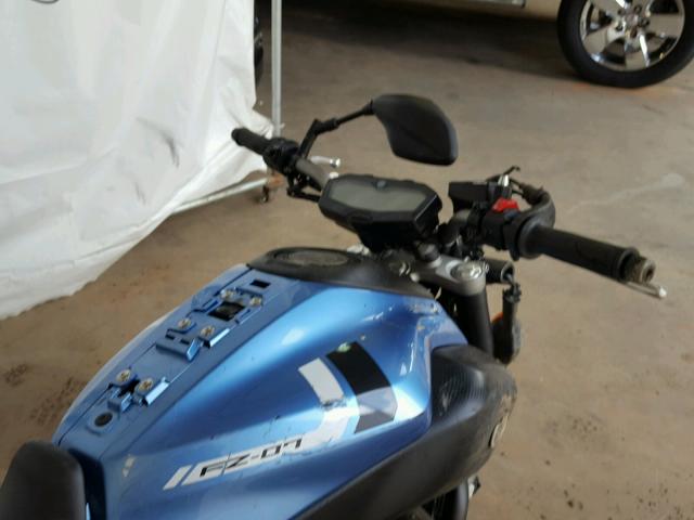 JYARM06EXHA013211 - 2017 YAMAHA FZ07 BLUE photo 5