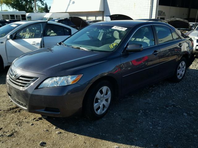 4T4BE46K89R084764 - 2009 TOYOTA CAMRY GRAY photo 2