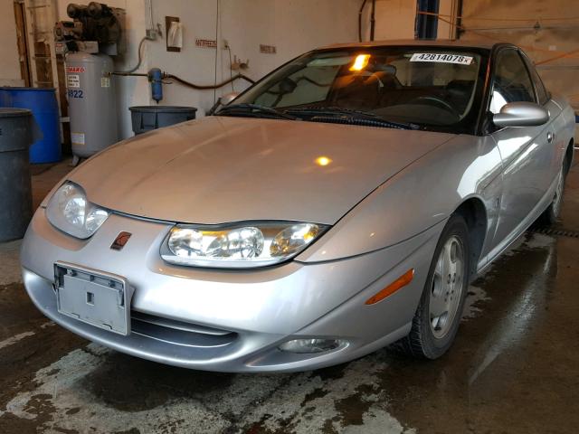 1G8ZY14732Z135575 - 2002 SATURN SC2 SILVER photo 2