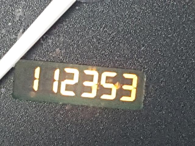 1G8ZY14732Z135575 - 2002 SATURN SC2 SILVER photo 8