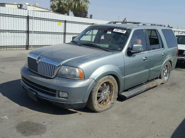 5LMFU27525LJ18321 - 2005 LINCOLN NAVIGATOR მწვანე ფოტო 2