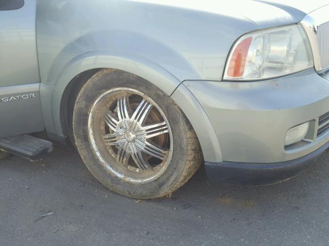 5LMFU27525LJ18321 - 2005 LINCOLN NAVIGATOR მწვანე ფოტო 9