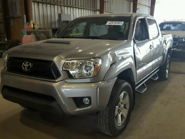 5TFJU4GN3FX070531 - 2015 TOYOTA TACOMA DOU SILVER photo 2