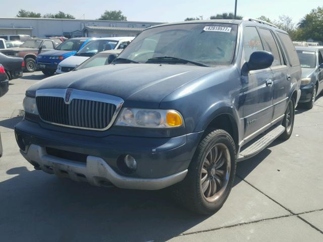 5LMFU28A0YLJ20892 - 2000 LINCOLN NAVIGATOR BLUE photo 2