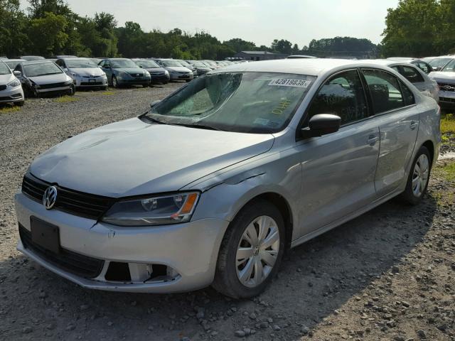 3VW1K7AJ7CM327296 - 2012 VOLKSWAGEN JETTA BASE Արծաթագույն լուսանկար 2