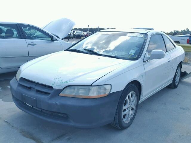 1HGCG22522A028605 - 2002 HONDA ACCORD WHITE photo 2