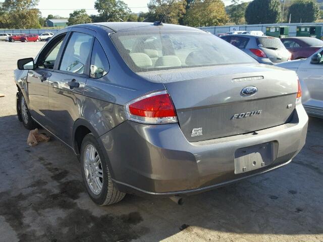 1FAHP3FN7AW256384 - 2010 FORD FOCUS SE SILVER photo 3