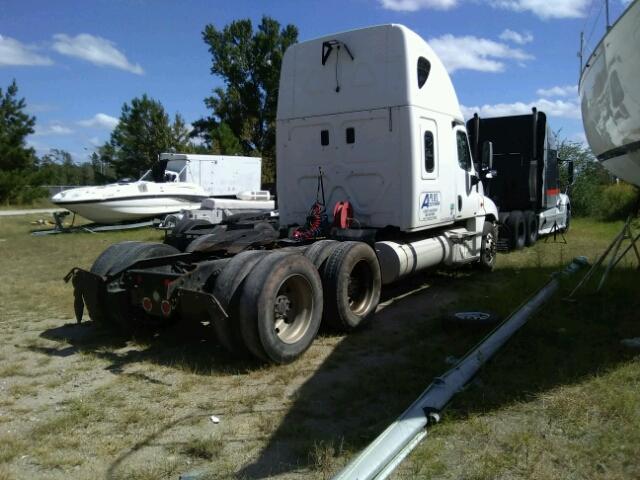 1FUJGLDR1BSAW9762 - 2011 FREIGHTLINER CASCADIA 1 WHITE photo 4