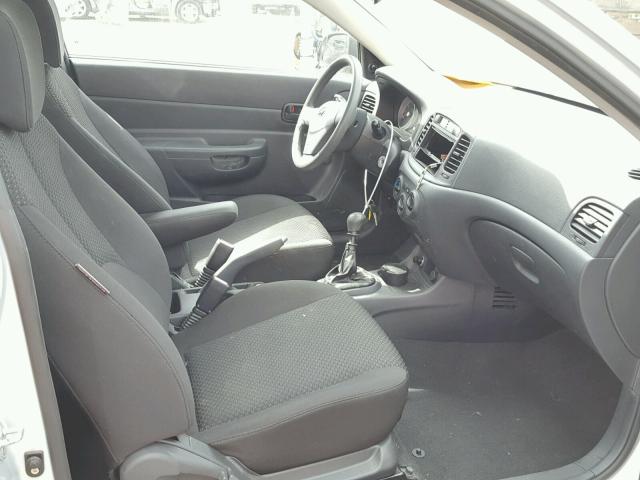 KMHCM3AC4BU206599 - 2011 HYUNDAI ACCENT GL SILVER photo 5