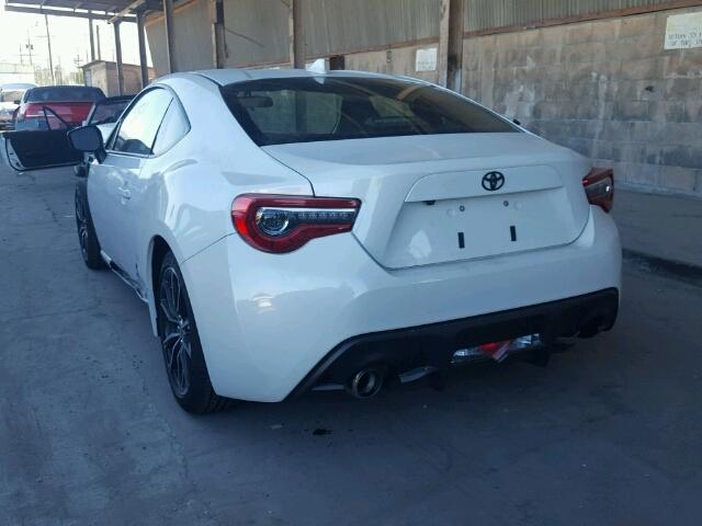 JF1ZNAA11H9706543 - 2017 TOYOTA 86 BASE WHITE photo 3