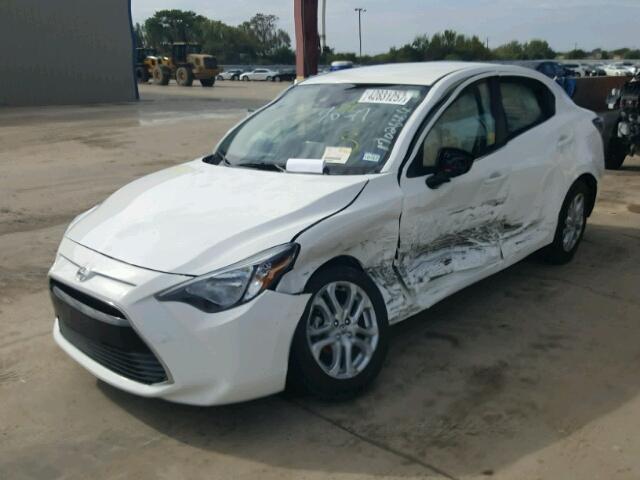 3MYDLBZV6GY109082 - 2016 TOYOTA SCION IA WHITE photo 2