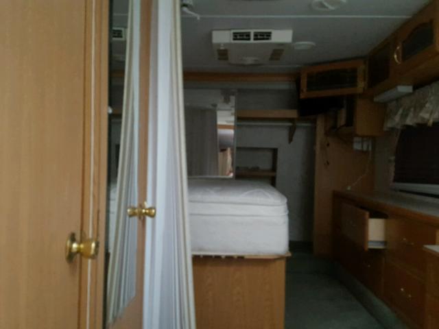 4YDF3282814053677 - 2001 KEYSTONE MONTANA WHITE photo 5