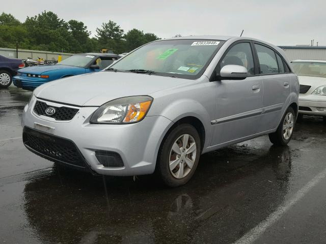 KNADH5A39B6755371 - 2011 KIA RIO BASE SILVER photo 2