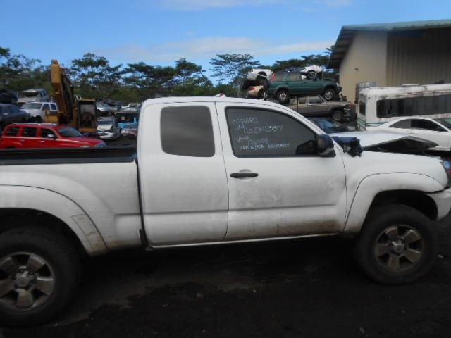 5TFUU4EN9FX126049 - 2015 TOYOTA TACOMA ACC WHITE photo 9