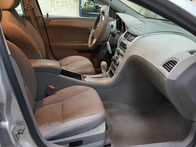 1G1ZB5EB7AF103903 - 2010 CHEVROLET MALIBU LS Gümüş foto 5