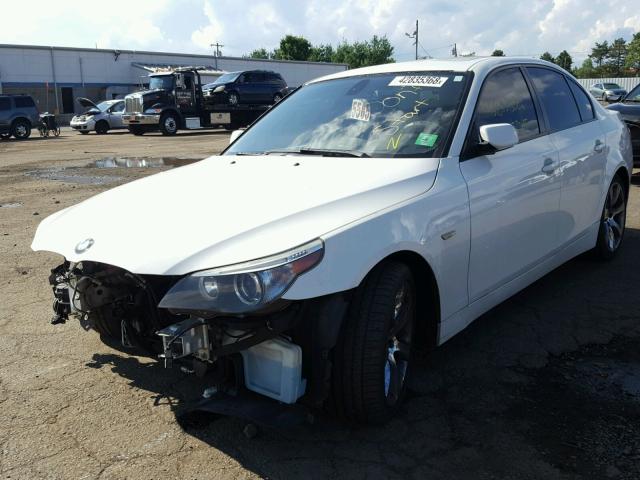 WBANB33585CN66032 - 2005 BMW 545 I WHITE photo 2