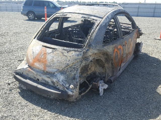 3VWCD21C12M447309 - 2002 VOLKSWAGEN NEW BEETLE 烧焦的 照片 4