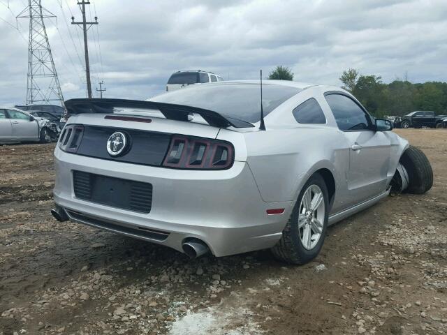 1ZVBP8AM0E5273323 - 2014 FORD MUSTANG SILVER photo 4