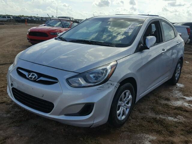 KMHCT4AE3DU555220 - 2013 HYUNDAI ACCENT SILVER photo 2