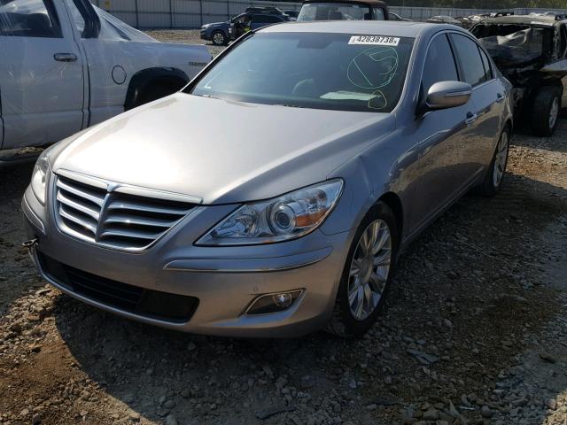 KMHGC4DE5AU074135 - 2010 HYUNDAI GENESIS 3. SILVER photo 2