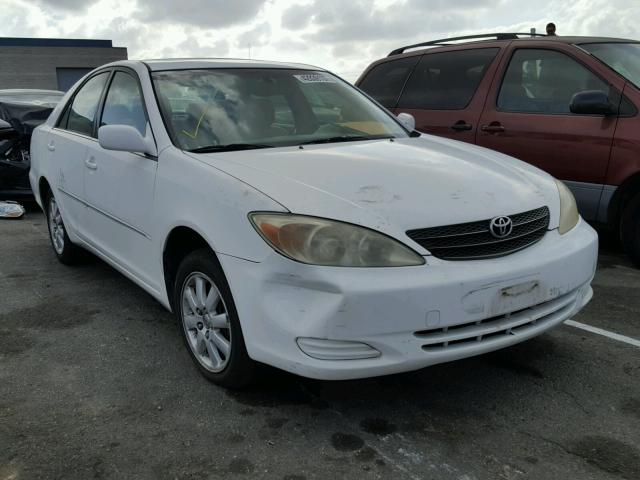 JTDBE30K820062519 - 2002 TOYOTA CAMRY LE WHITE photo 1