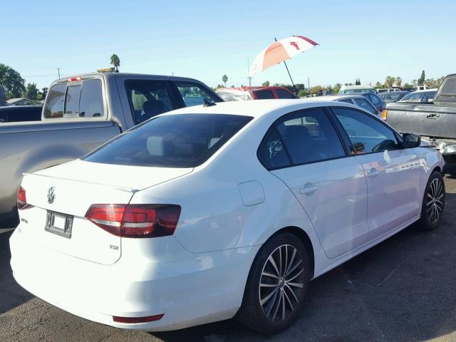 3VWD17AJ9GM236620 - 2016 VOLKSWAGEN JETTA SPOR WHITE photo 4