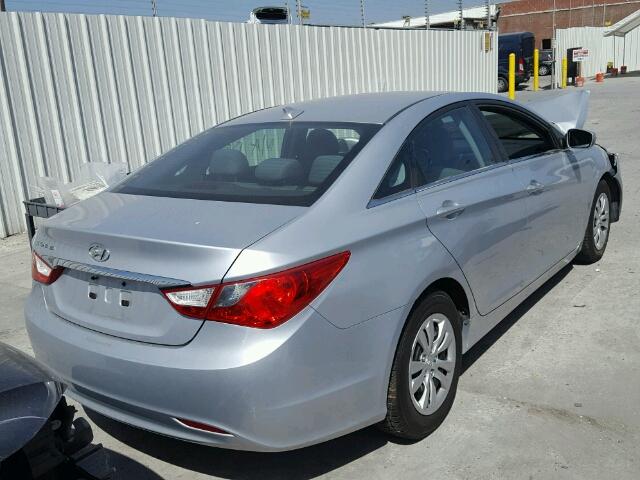 5NPEB4AC5CH417329 - 2012 HYUNDAI SONATA GLS SILVER photo 4