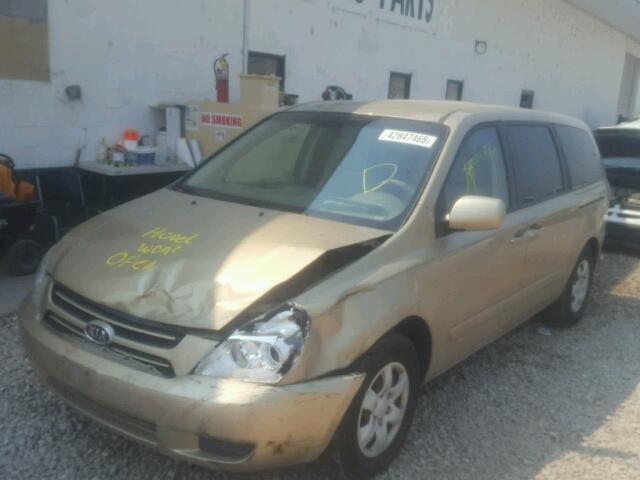 KNDMB233266048201 - 2006 KIA SEDONA EX TAN photo 2