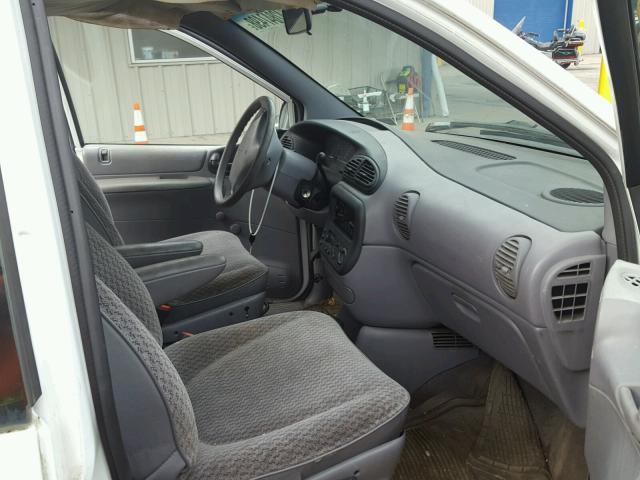 2P4FP25B7YR606646 - 2000 PLYMOUTH VOYAGER WHITE photo 5