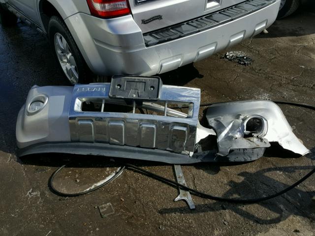 1FMCU0E75BKA37877 - 2011 FORD ESCAPE LIM SILVER photo 9