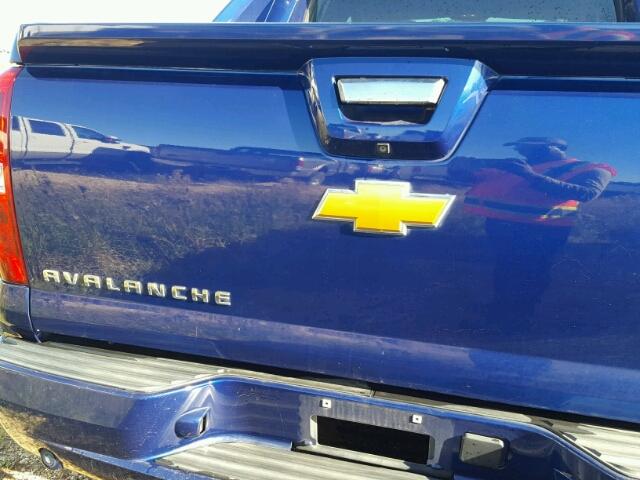 3GNMCFE00DG112990 - 2013 CHEVROLET AVALANCHE BLUE photo 9