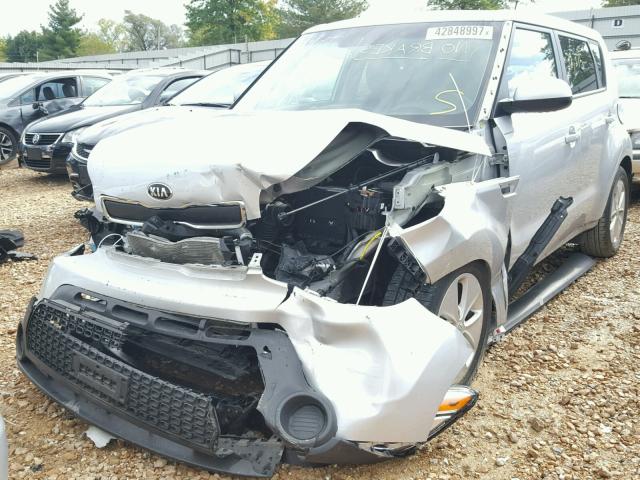 KNDJN2A2XF7794989 - 2015 KIA SOUL SILVER photo 2