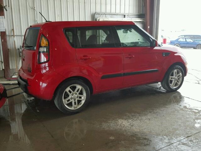 KNDJT2A20B7285672 - 2011 KIA SOUL RED photo 4