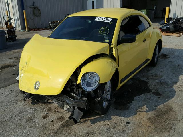 3VWF17AT0FM615644 - 2015 VOLKSWAGEN BEETLE 1.8 YELLOW photo 2