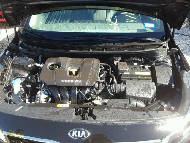 3KPFK4A72HE104712 - 2017 KIA FORTE LX BLACK photo 7