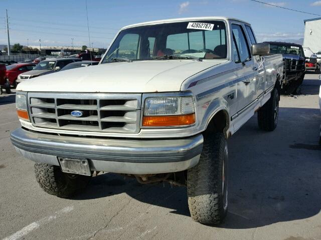 1FTHX26G7NKB52450 - 1992 FORD F250 WHITE photo 2