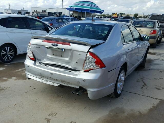 3FAHP0HA2AR233641 - 2010 FORD FUSION SE SILVER photo 4