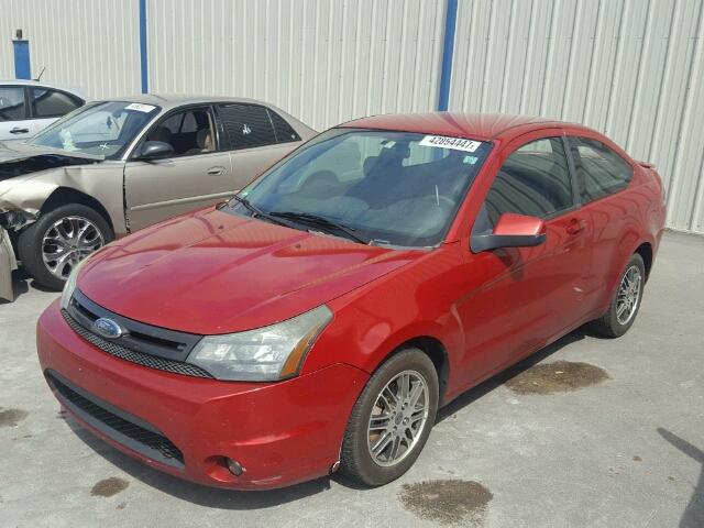 1FAHP3CN3AW216632 - 2010 FORD FOCUS RED photo 2