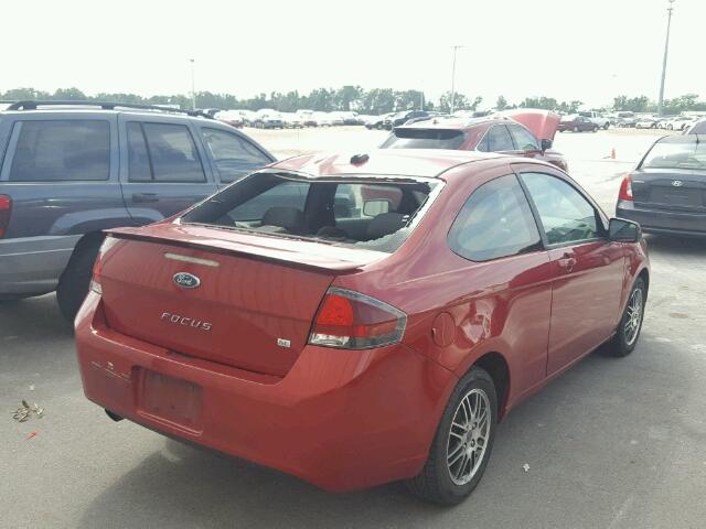 1FAHP3CN3AW216632 - 2010 FORD FOCUS RED photo 4