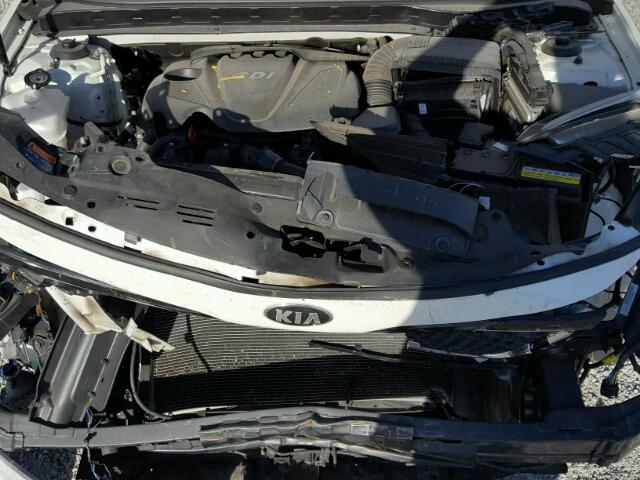 KNAGM4A79F5607495 - 2015 KIA OPTIMA LX WHITE photo 7