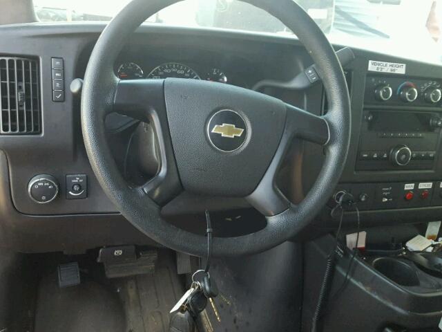 1GCWGFCA2D1903232 - 2013 CHEVROLET EXPRESS G2 WHITE photo 10