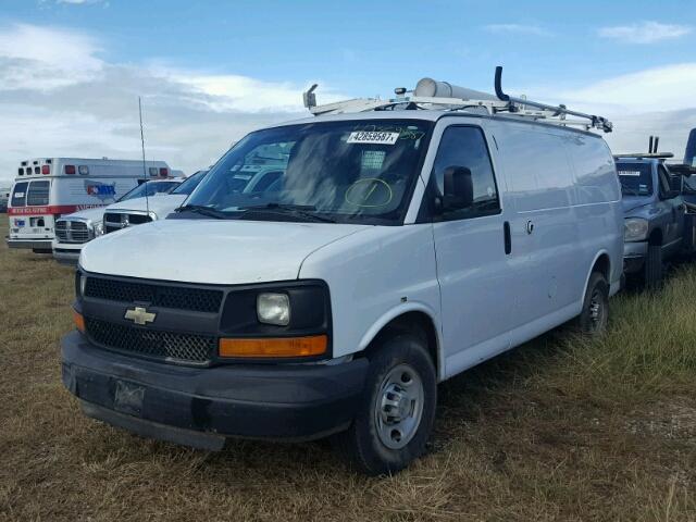 1GCWGFCA2D1903232 - 2013 CHEVROLET EXPRESS G2 WHITE photo 2