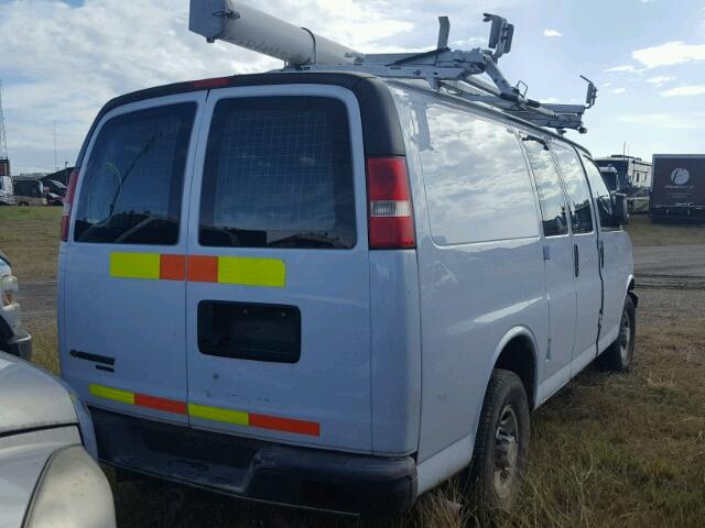 1GCWGFCA2D1903232 - 2013 CHEVROLET EXPRESS G2 WHITE photo 4