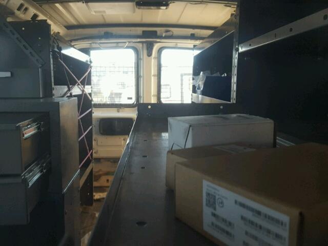 1GCWGFCA2D1903232 - 2013 CHEVROLET EXPRESS G2 WHITE photo 6