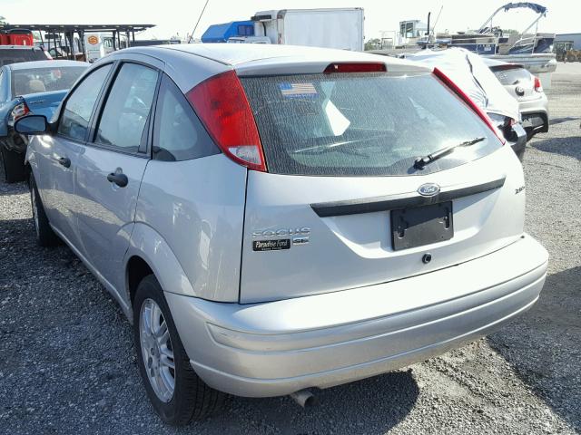 3FAFP37N25R139519 - 2005 FORD FOCUS SILVER photo 3