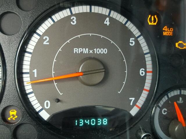 1J4GL38K36W125765 - 2006 JEEP LIBERTY RE BLACK photo 8