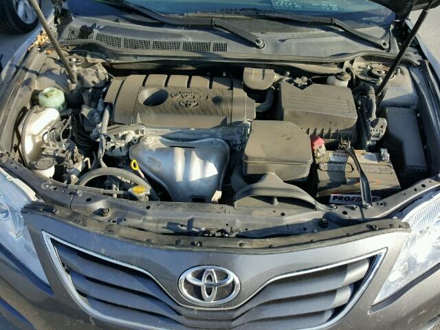 4T4BF3EK4BR152296 - 2011 TOYOTA CAMRY BASE GRAY photo 7