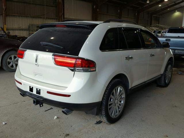 2LMDJ6JK5DBL30612 - 2013 LINCOLN MKX WHITE photo 4